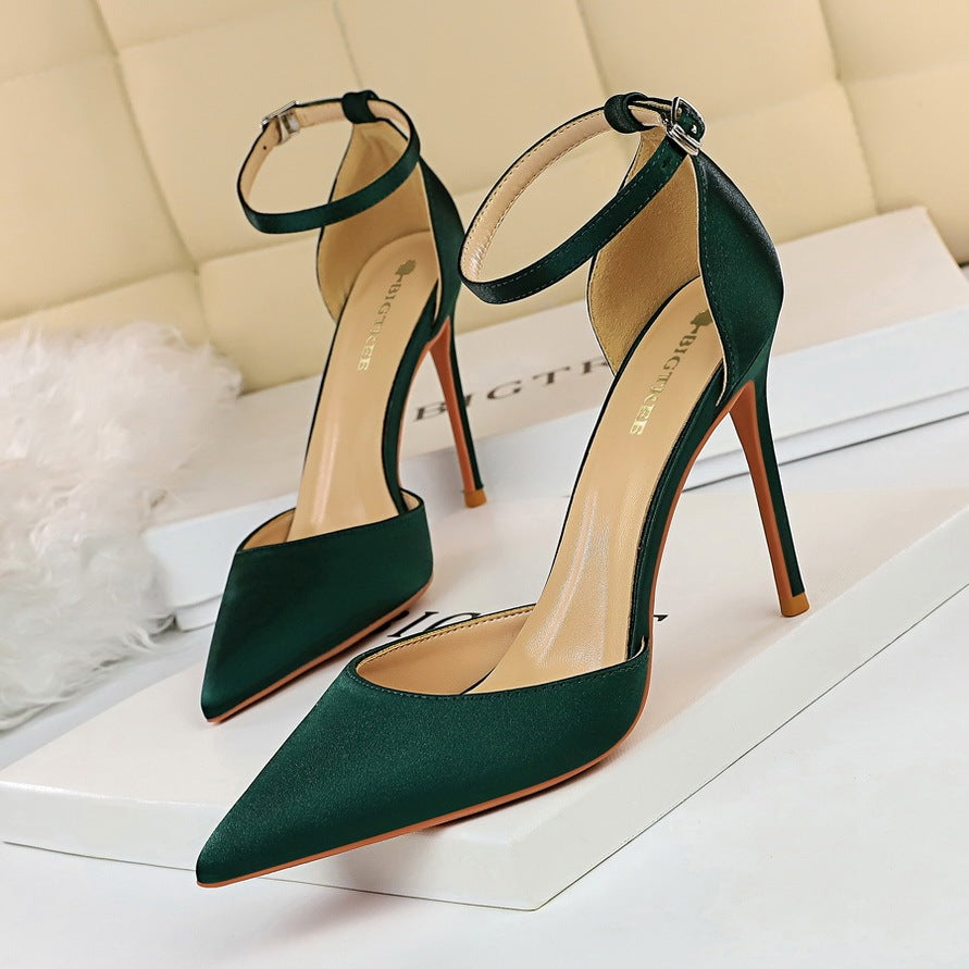 Pointed hollow high heels