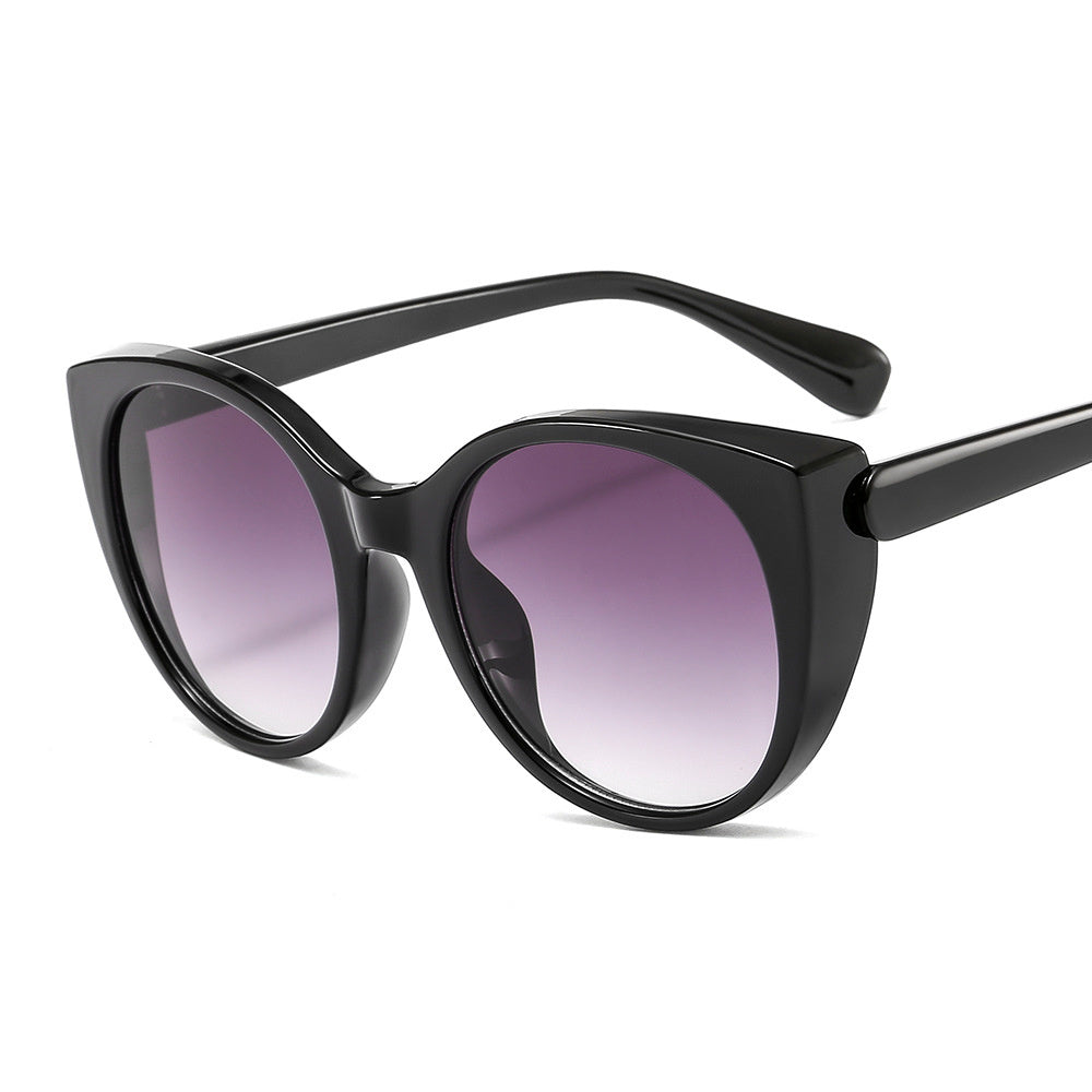 Contrasting color sunglasses