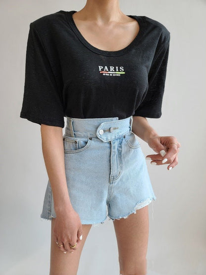 Two buttons washed frayed denim shorts